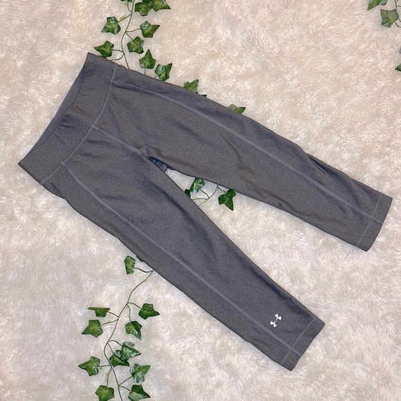 UNDER ARMOUR • COMPRESSION LEGGING CAPRIS • SIZE SMALL • GREY|BLACK • LIKE NEW - Picture 5 of 11